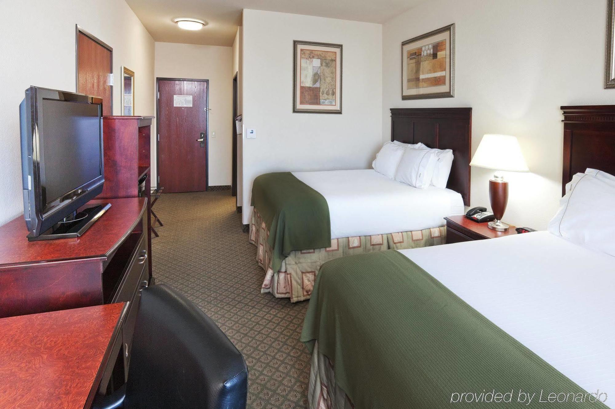 Hotel Express And I-45 By Ihg 3*