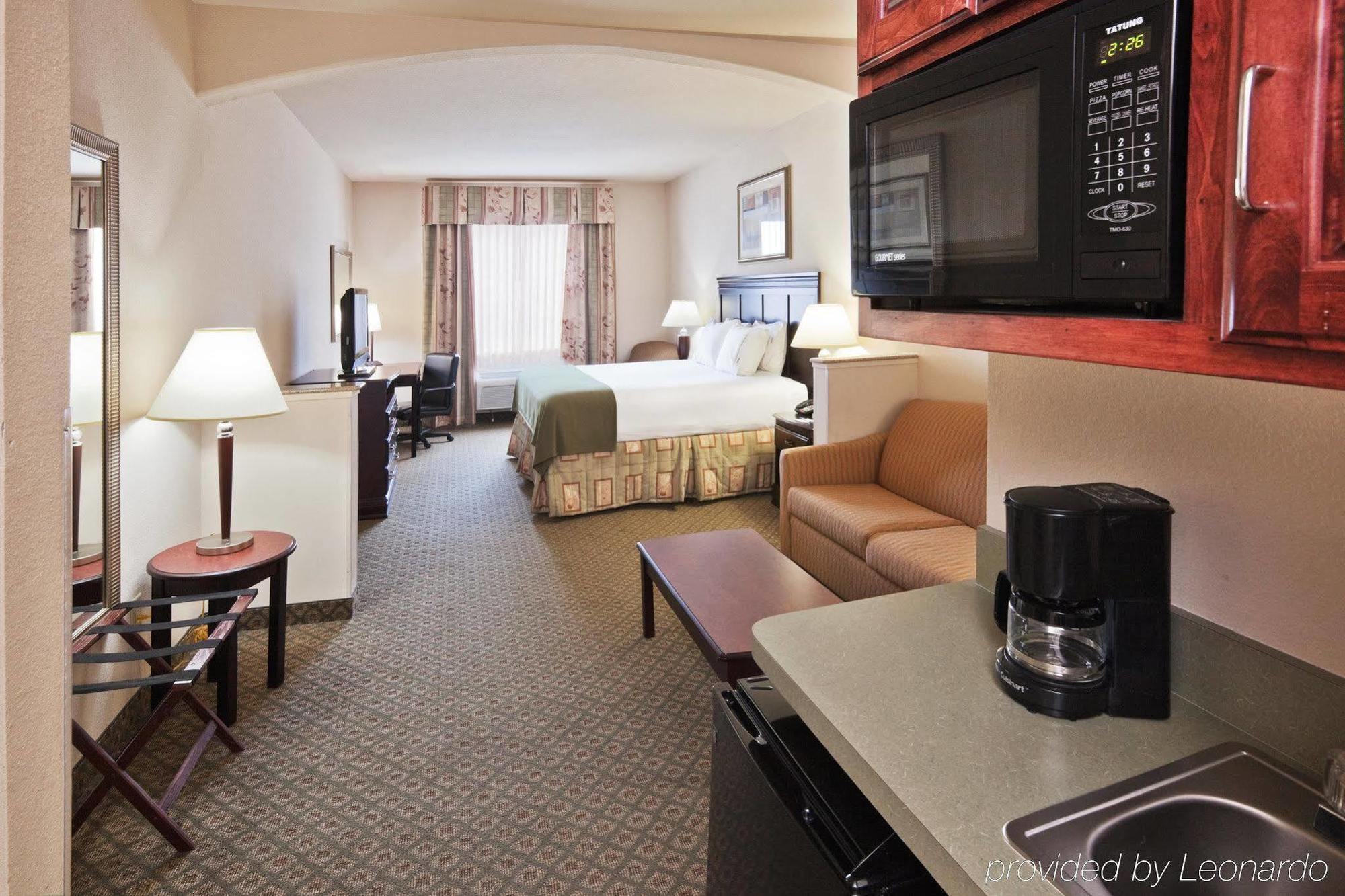 Hotel Express And I-45 By Ihg 3*