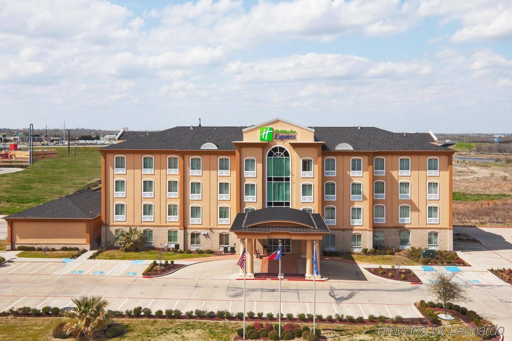 Express And I-45 By Ihg Hotel